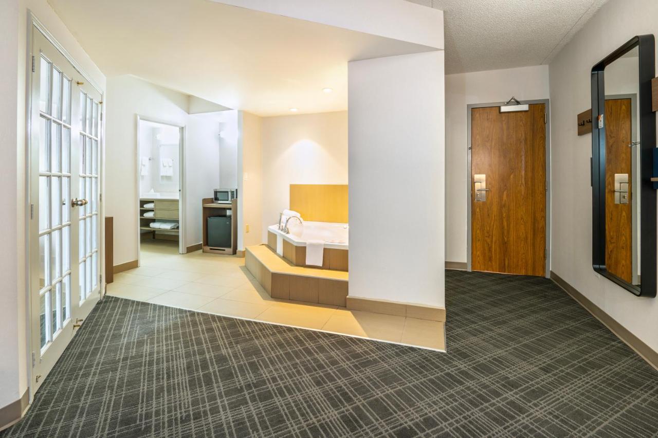 Comfort Inn & Suites Barrie Exteriér fotografie