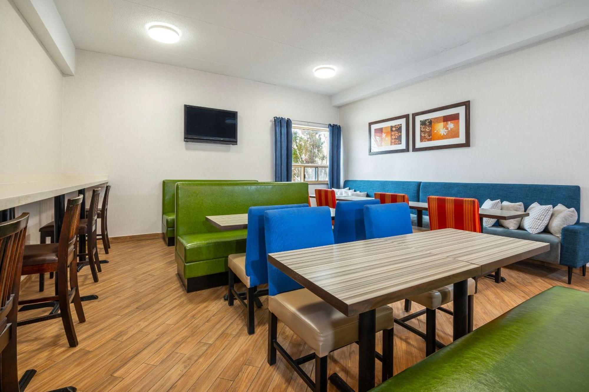 Comfort Inn & Suites Barrie Exteriér fotografie