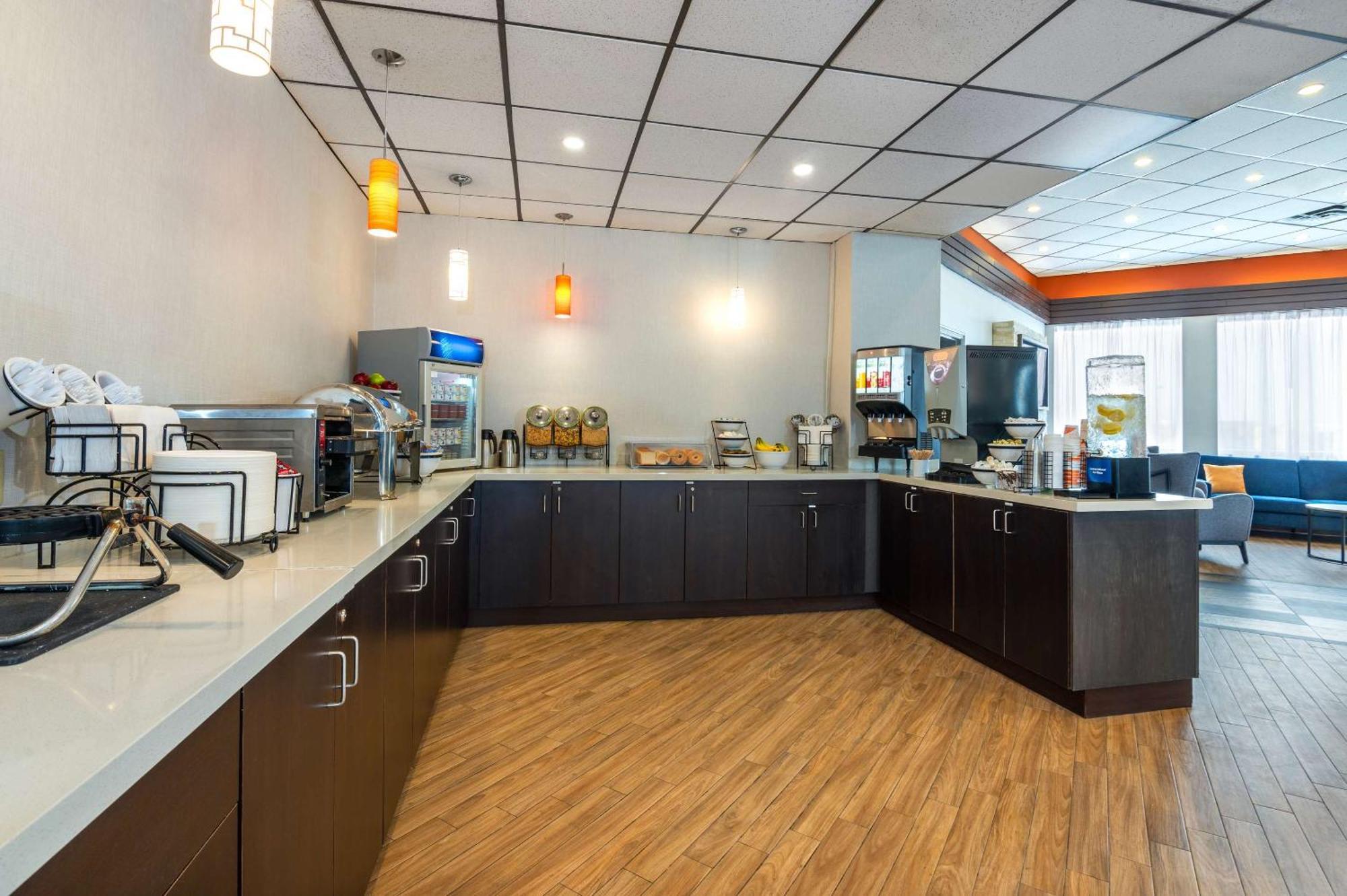 Comfort Inn & Suites Barrie Exteriér fotografie
